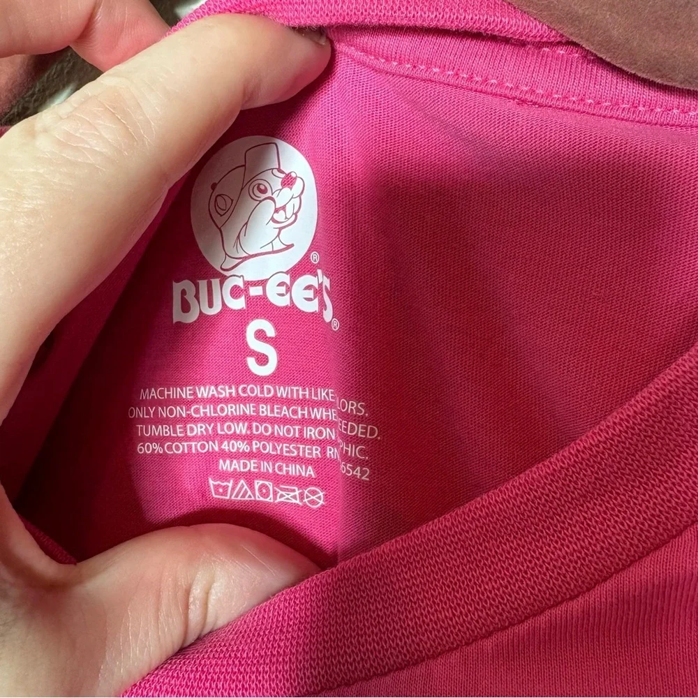 Buc-ee's Pink Graphic T-Shirt  Size Small